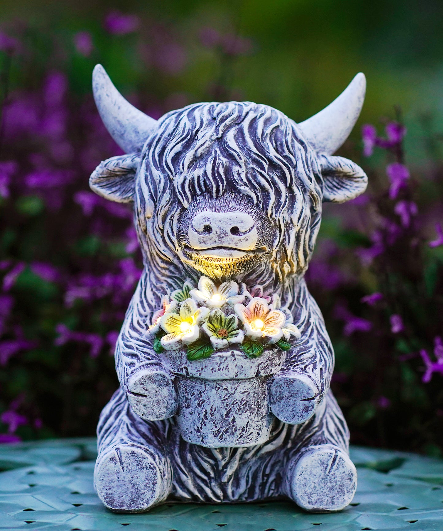 Nacome Solar Garden Highland Cow Holding Succulent Planter with LED Lights Outdoor Decor for Outside Yard Patio Balcony Porch Decorations - Birthday Gifts Mom Grandma Women(Grey)